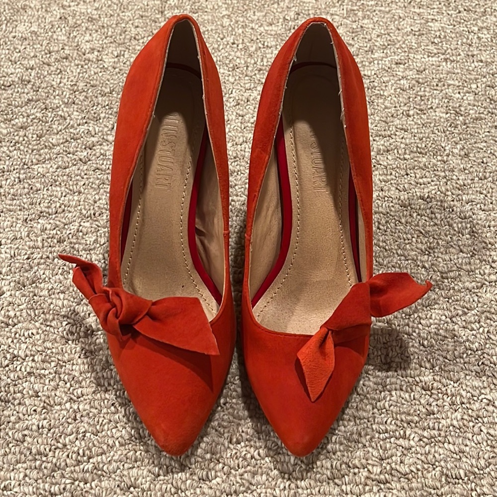 Colin Stuart red suede heels, size 7.5 with removable/moveable bow NEW!